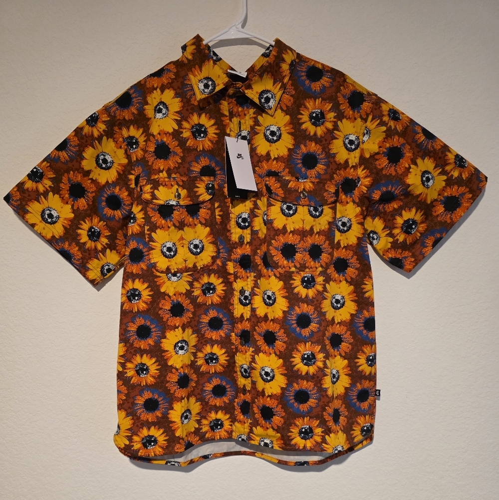 Nike SB Short Sleeve Woven Button Down Floral Shirt Men’s Size Large